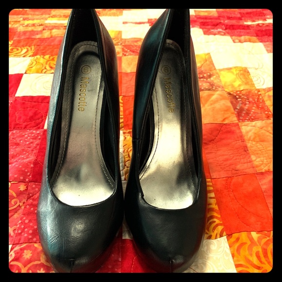 Women’s heels - Picture 1 of 5